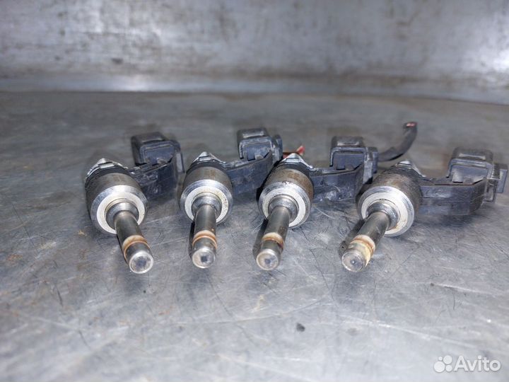 Skoda Octavia A5 Форсунка топливная 1.4