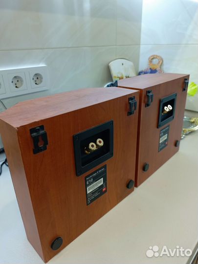 Полочная акустика JBL