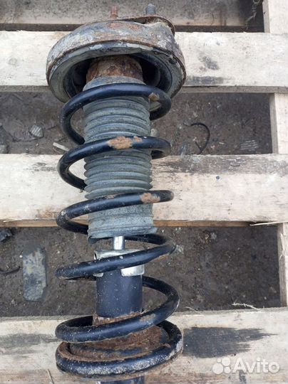 Стойка амортизатора заднего левого Hyundai Sonata