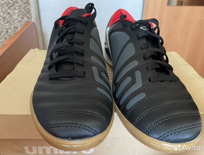 Футбольные бутсы для зала