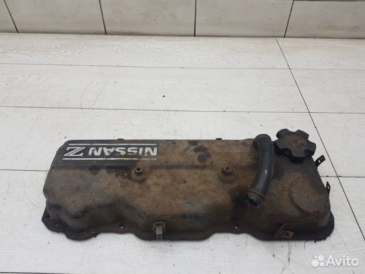 Клапанная крышка Nissan Terrano D21 Z24I 1989