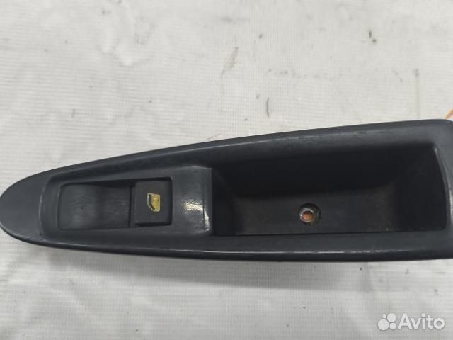 Кнопка стеклоподъемника задняя правая Citroen C4
