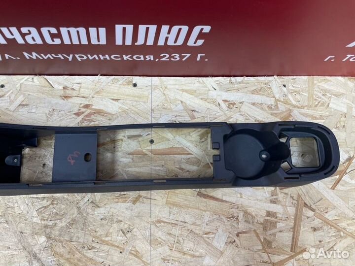 Консоль между сидений Renault Duster