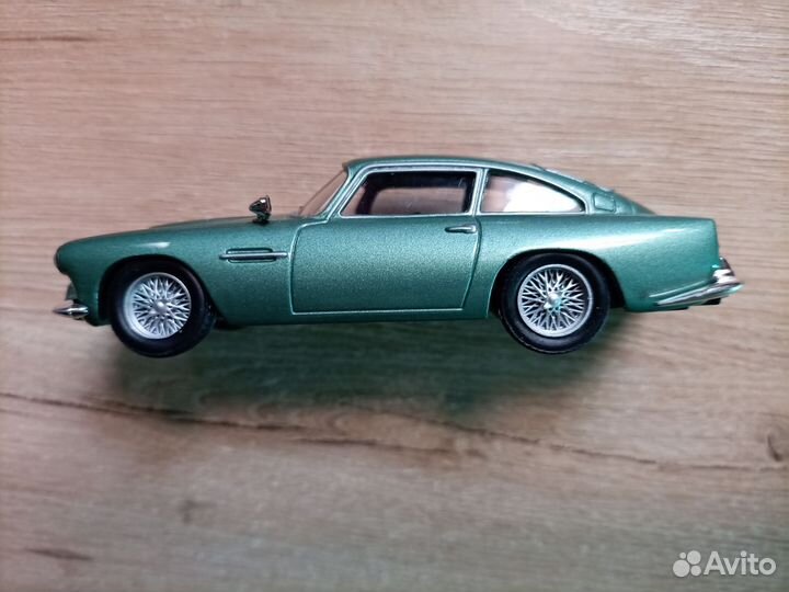 Aston Martin DB4 модель 1-43