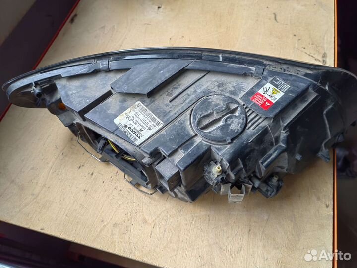 Фара левая Volvo S40 2007-2012 ксенон