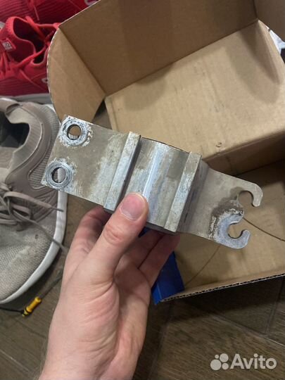 Сайлентблок нижнего попер. переднего рычага gla