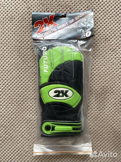 Вратарские перчатки futuro 2K