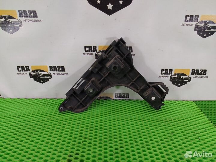 Кронштейн заднего бампера правый R Volvo XC60