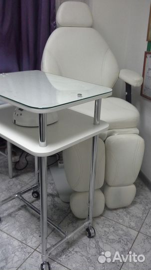 Маникюрный стол (для педикюрного кресла)