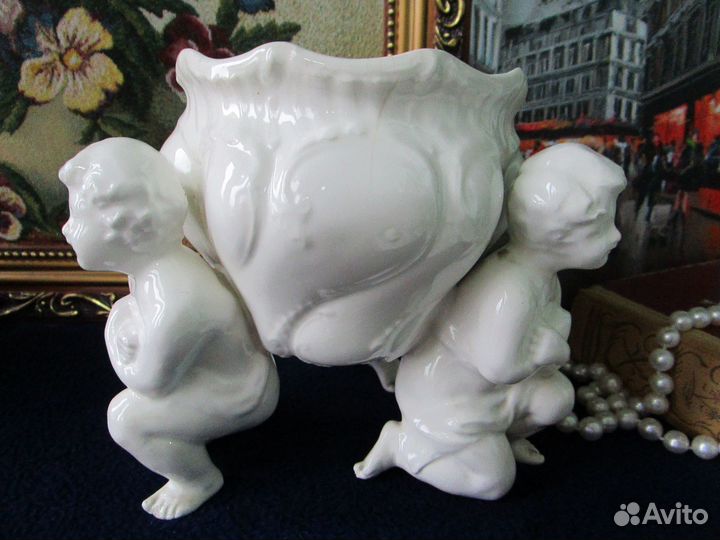 Антикварная фарфоровая ваза с путти Германия