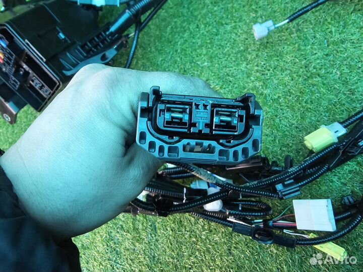 Электроприводка моторного отсека Toyota Rav4