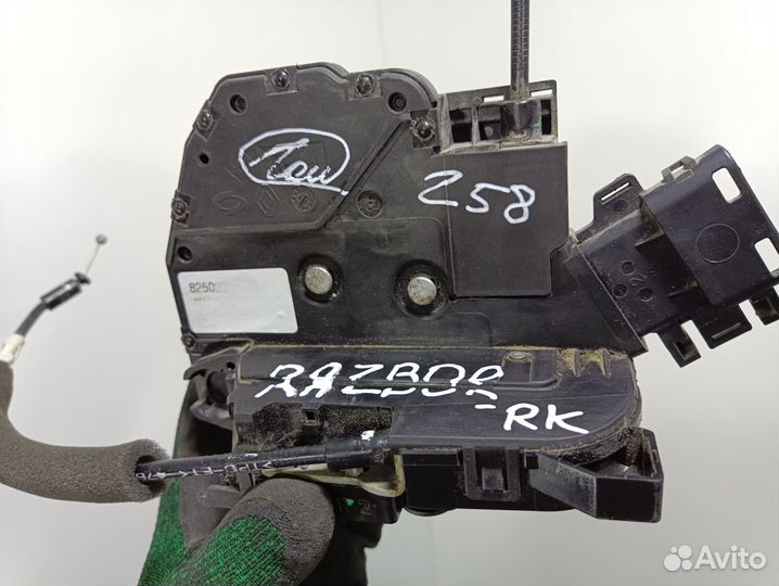 Замок задней правой двери Renault Fluence