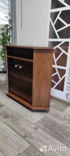 Тумбочка угловая