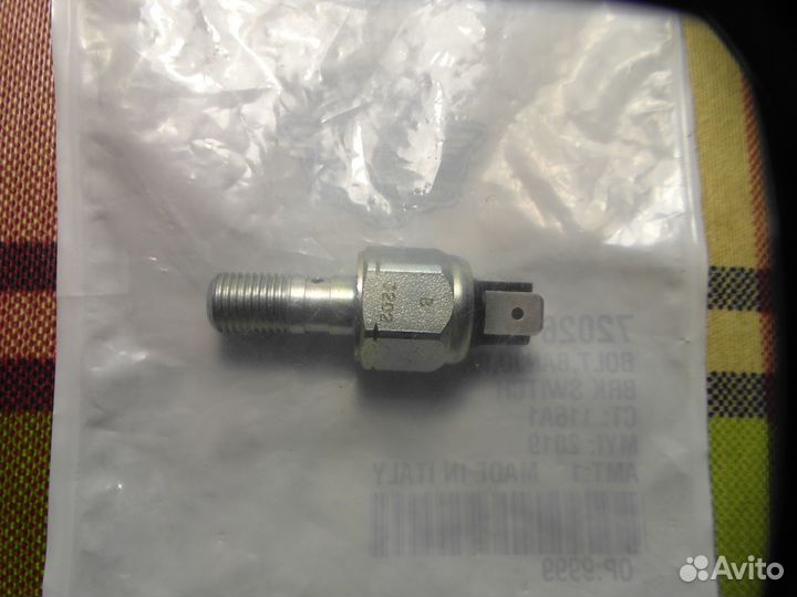 Датчик заднего тормоза Harley Davidson Dyna