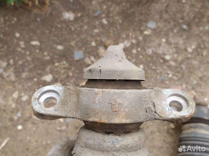 Задние стойки hyundai solaris 2