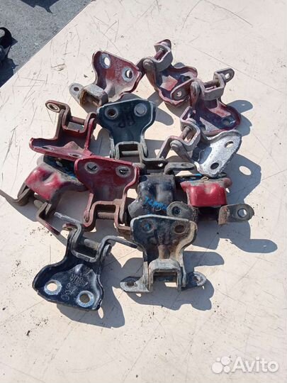 Петля двери Nissan Terrano 2 Ниссан Террано 2