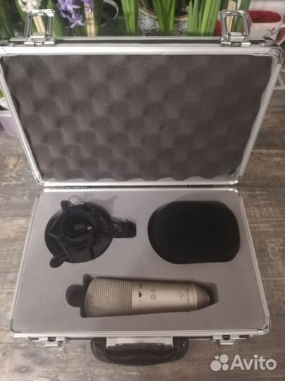 Студийный микрофон behringer b-1