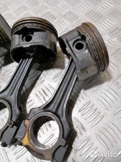 Поршень с шатуном E 124