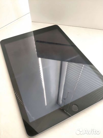 iPad 5 поколения 32Gb состояние нового, с чеком