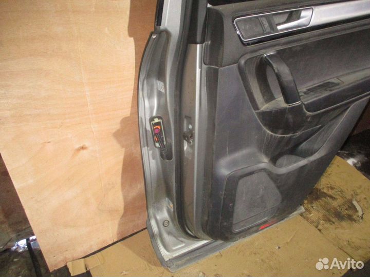Дверь задняя правая VW Touareg 2 (7P)