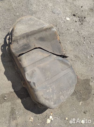 Топливный бак Митцубиси Лансер 9 клеили