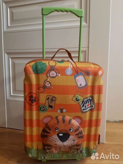 Детский чемодан на колесиках