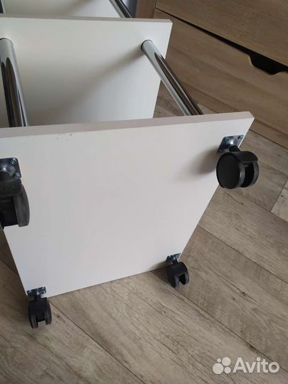 Полочка столик на колёсиках, новая