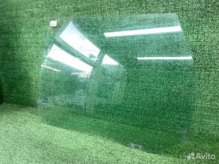 Стекло двери заднее левое Ford Focus 2