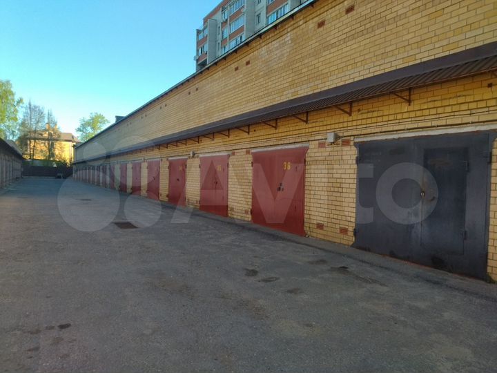 Гараж, > 30 м²