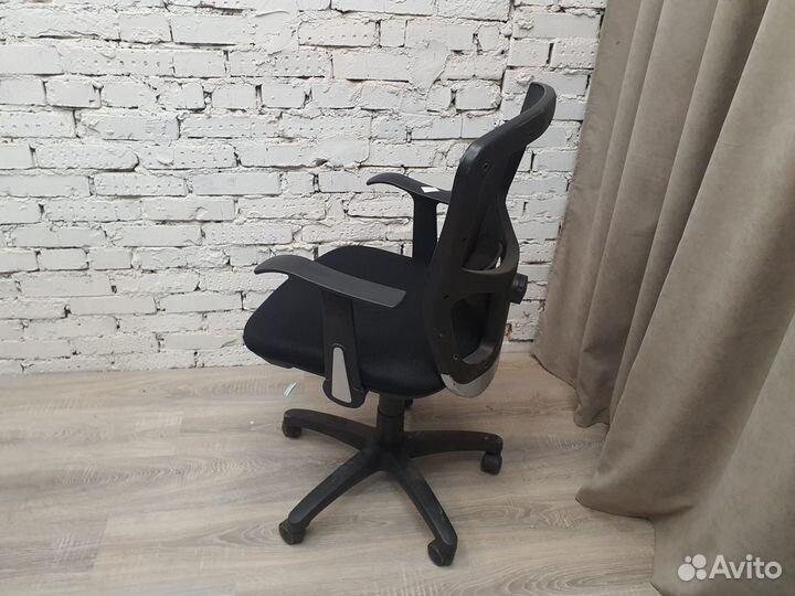 Компьютерное кресло офисное на колесах бу