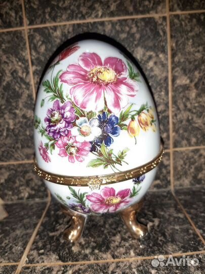 Фарфоровая шкатулка 