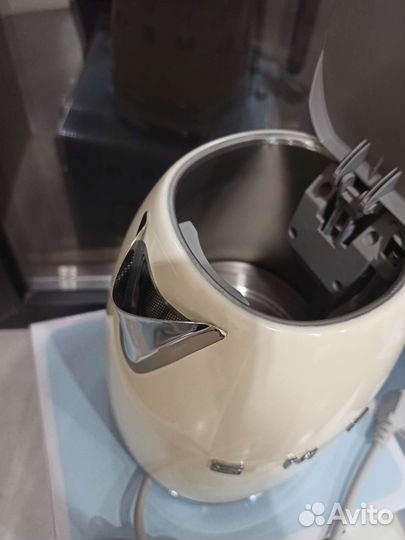 Smeg чайник 1.7L