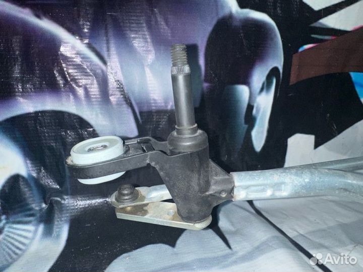 Трапеция стеклоочистителя с мотором Renault