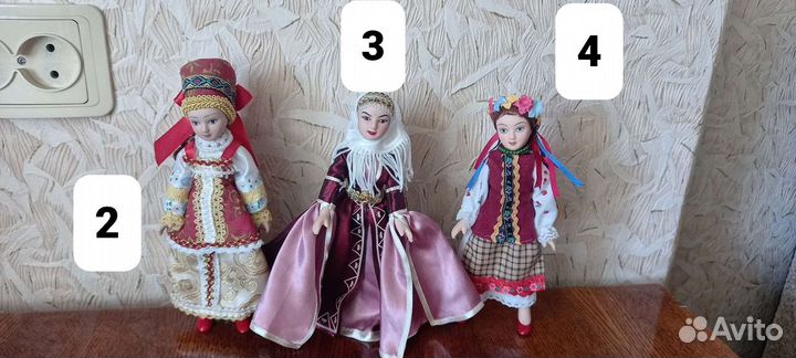 Куклы фарфоровые в народных костюмах