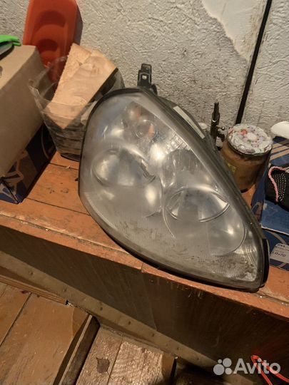 Передняя правая фара на priora