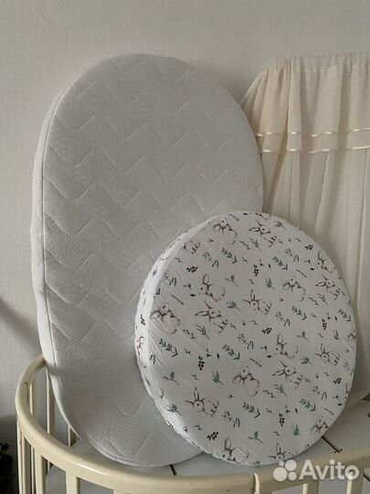 2 матраса для детской кроватки (круг и овал)