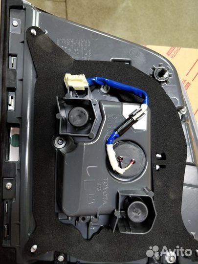 Задний левый фонарь, Lexus LX570