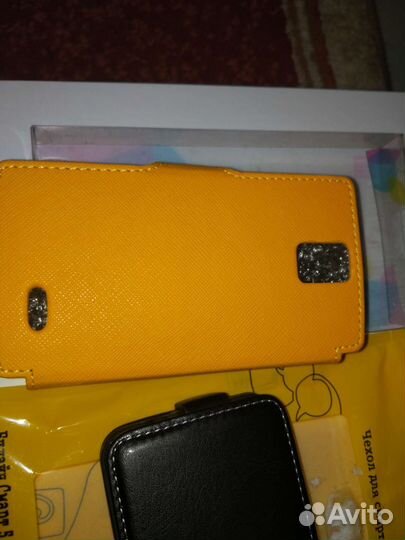 Чехол на телефон