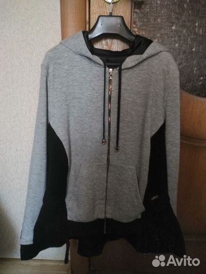 Женский спортивный костюм