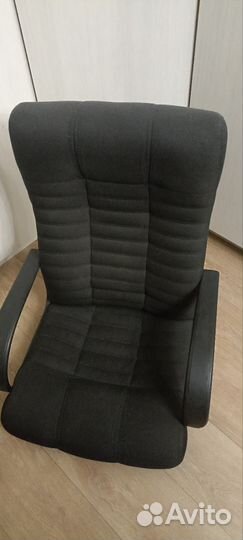 Офисное кресло