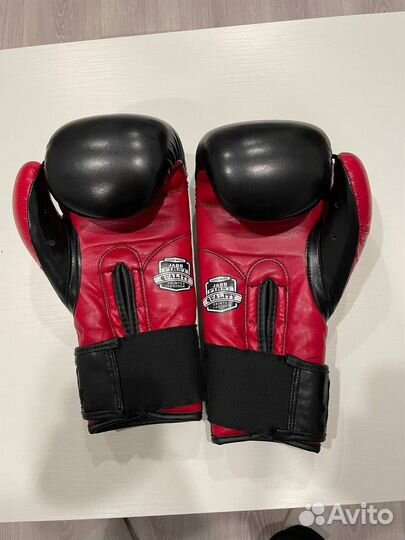 Боксерские перчатки