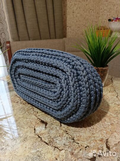 Вязанная корзина с плотными стенками