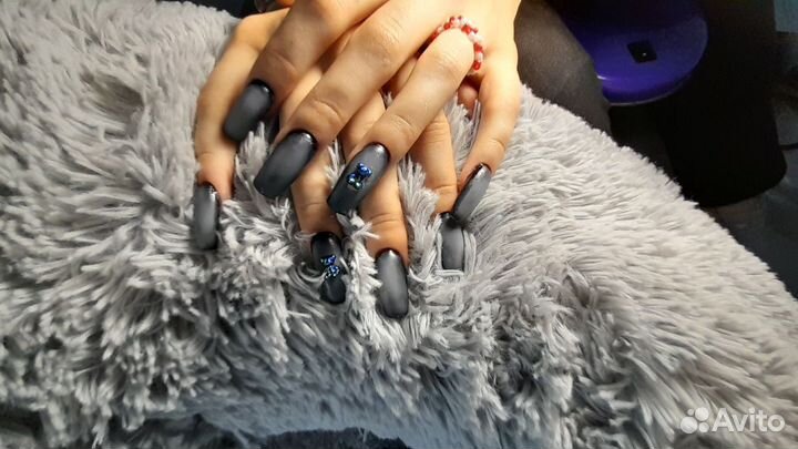 Модель на маникюр