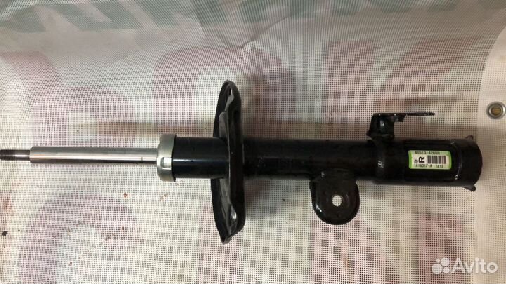 Амортизатор передний правый Toyota RAV 4 2013-2020
