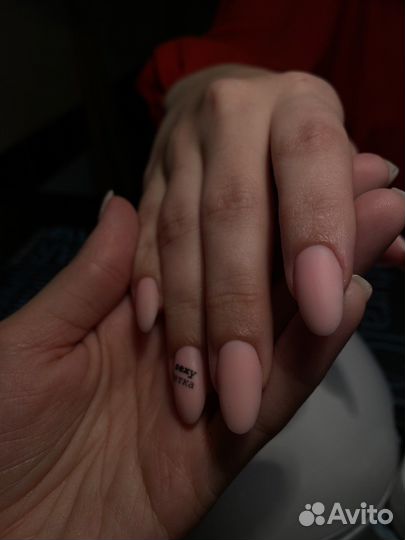 Модель на маникюр