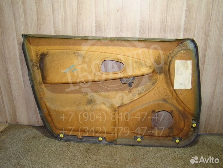 Обшивка двери передней правой Mitsubishi Carisma