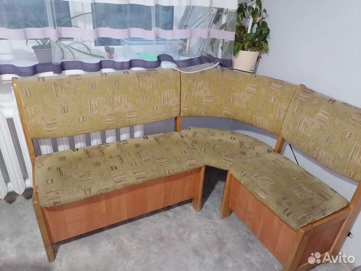 Кухонный уголок со столом бу