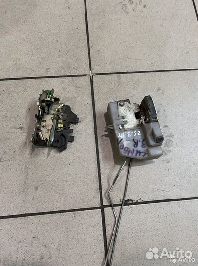 Замок двери задний правый Renault Symbol