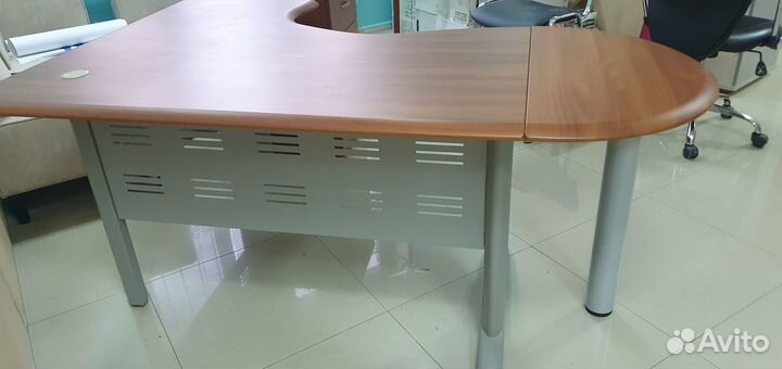 Компьютерный стол бизнес класса для офиса б/у
