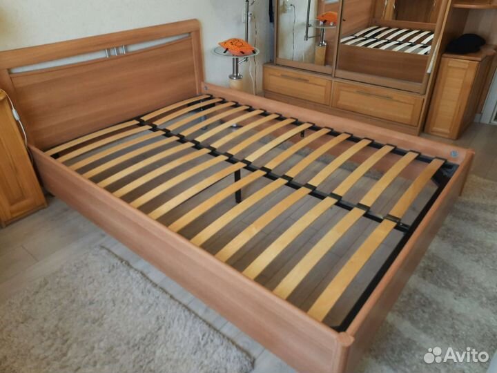 Кровать двухспальная с матрасом бу 140 200